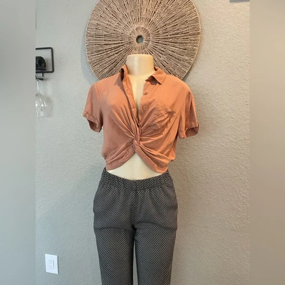 Cropped Buttoned Top - Picture 4 of 4